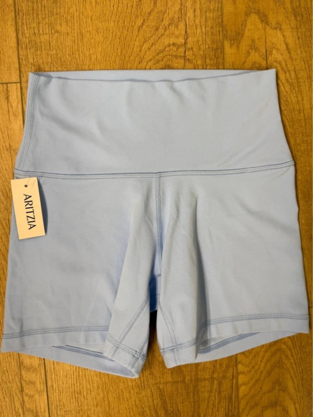 Aritzia Golden Butter Cheeky HR 5” Shorts - Picture 2 of 6